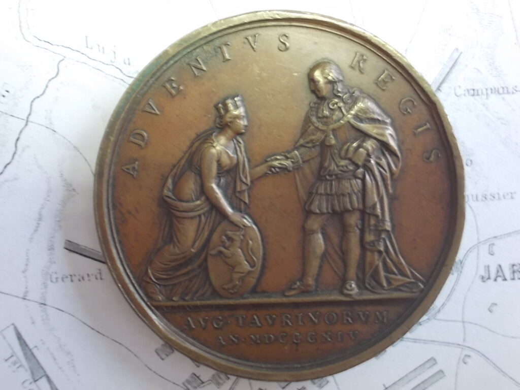 Rovescio: Torino in ginocchio accoglie il re, «ADVENTVS REGIS – AVG. TAVRINORVM AN. MDCCCXIV».