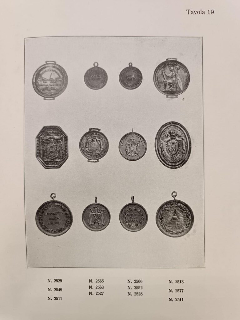Pagina di catalogo, tavola 19: medaglie del Regno d'Italia e di polizia.