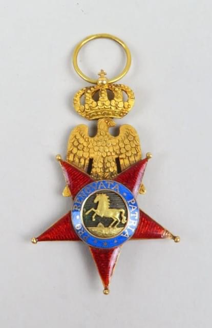 Insegna dell'Ordine delle Due Sicilie di Gioacchino Murat, detto di San Giorgio della Riunione: stella rossa con aquila dorata e, al centro, il cavallo rampante con la legenda «PRO RENOVATA PATRIA».